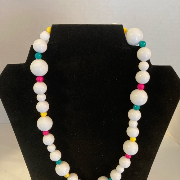 Vintage Avon Capri Beaded Necklace from 1980 - Picture 3 of 6